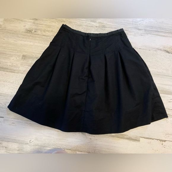 GAP Black Pleated Skirt Size 0. Too long on me. - Picture 2 of 5